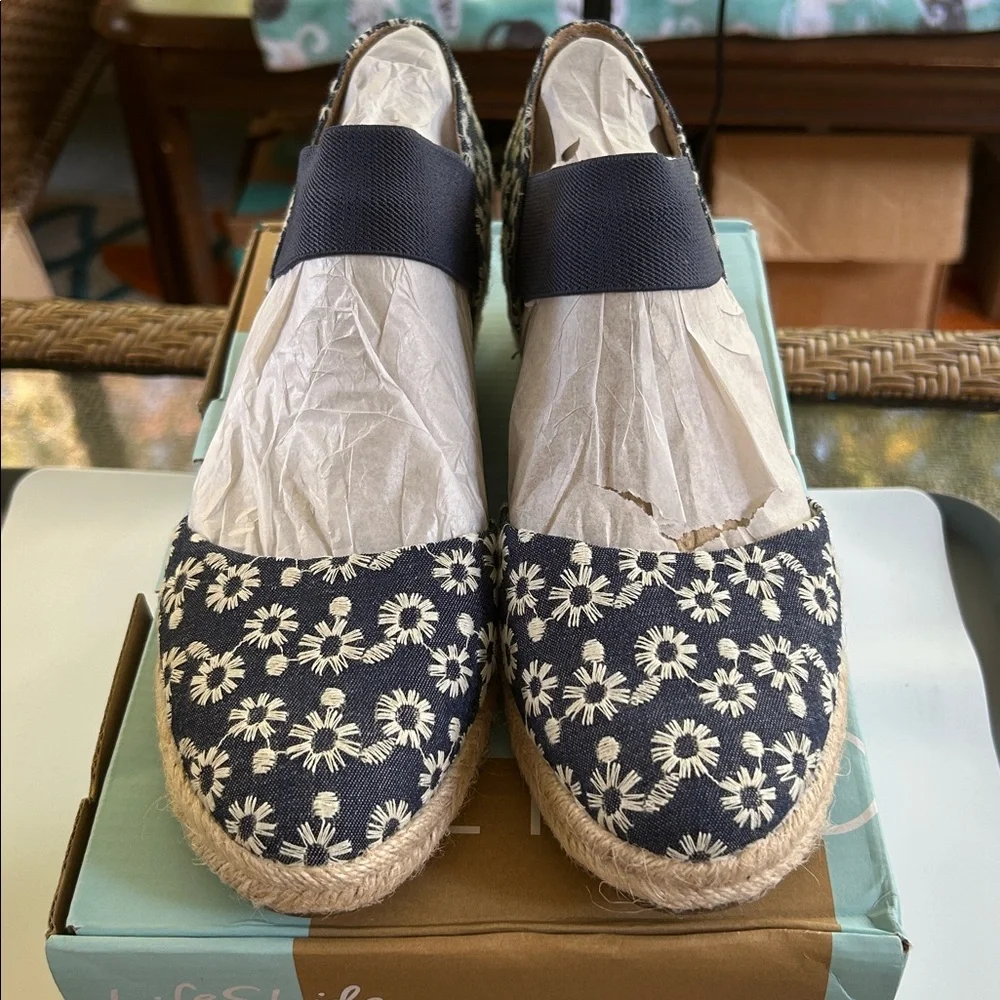Life Stride Velocity 2.0 Denim Floral Espadrille Wedges Blue/White 9.5 NWT